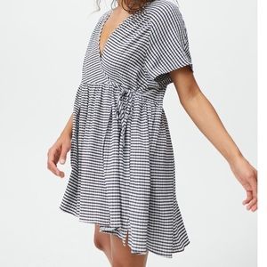URBAN OUTFITTERS oversized gingham wrap babydoll top